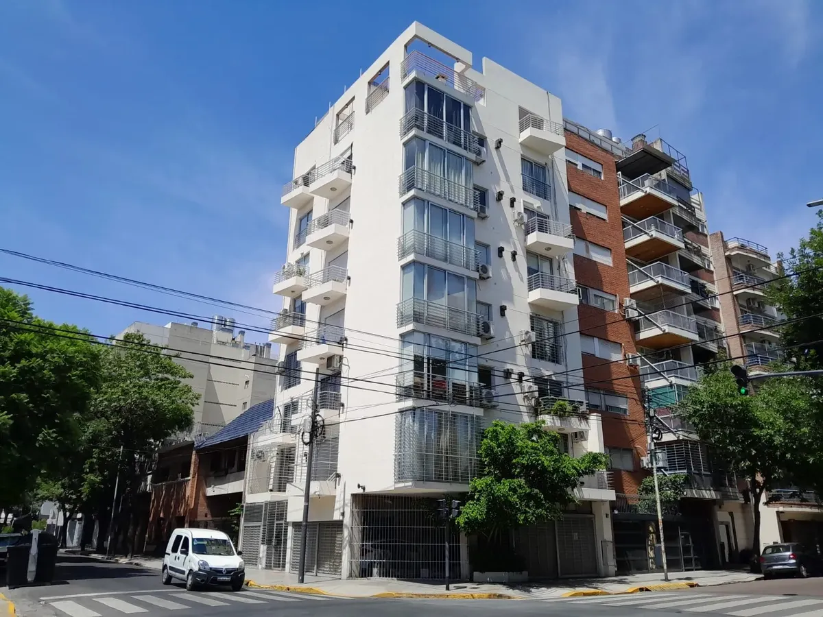 Kitnet de um ambiente de frente com varanda em Caballito