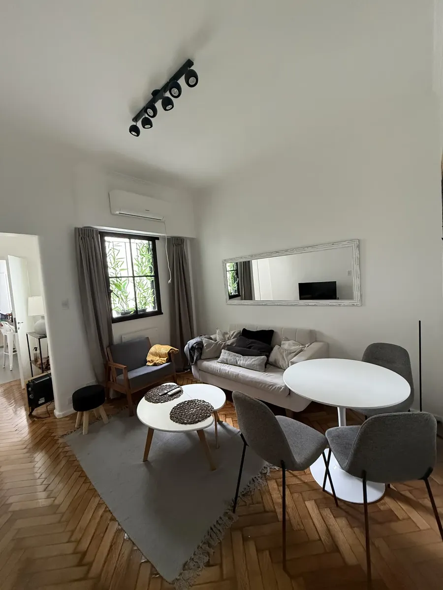 Apartamento de dois ambientes sem mobília em Recoleta