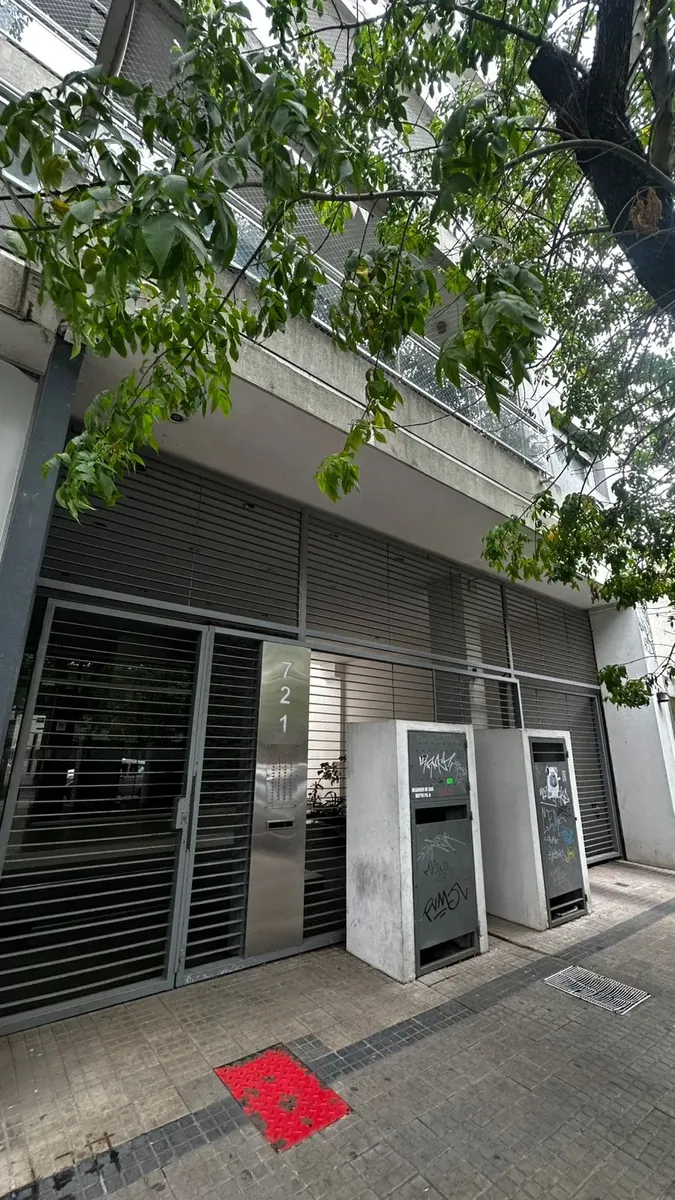 Front-facing duplex apartment in La Plata
