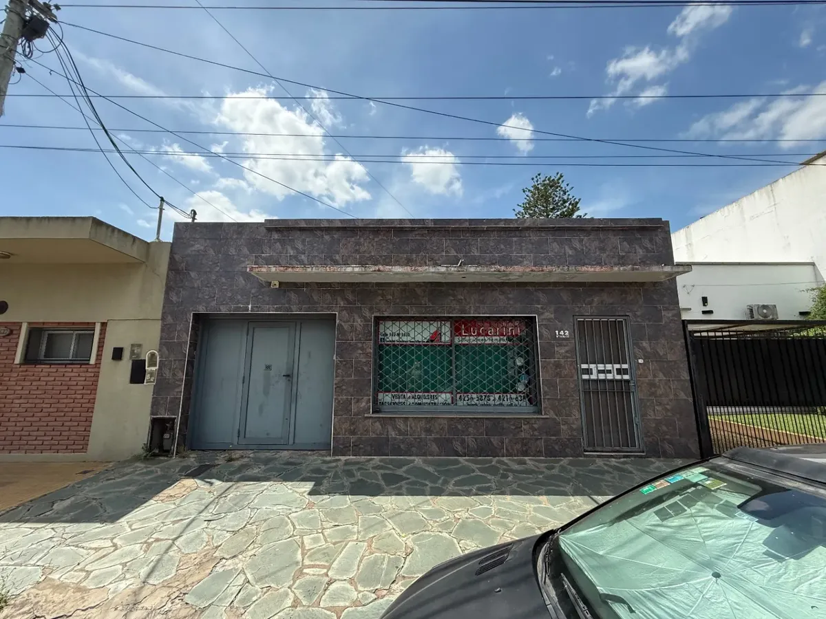 Casa En Alquiler En Berazategui Con Depto Y Local. Apto Profesional