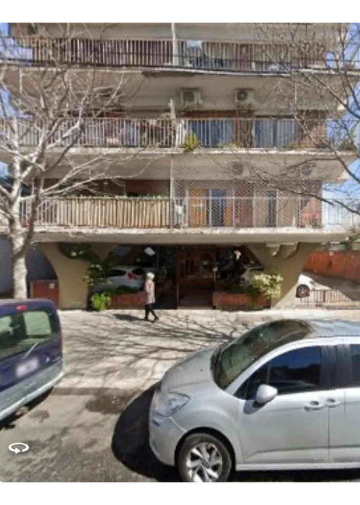 Bright two-room apartment facing the street with a French balcony in Villa Luro