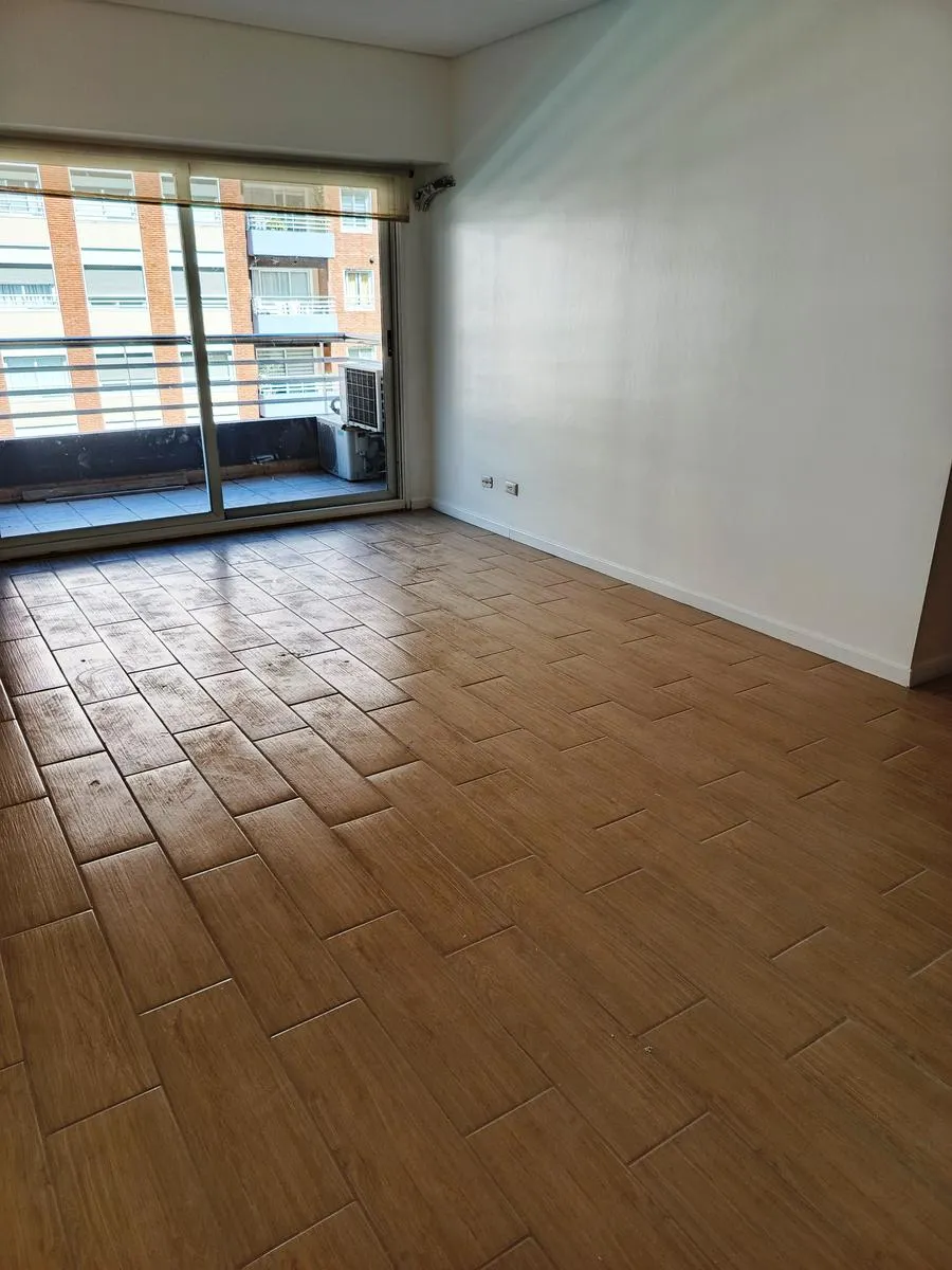 Apartamento de três ambientes com vaga de garagem fixa em Puerto Madero