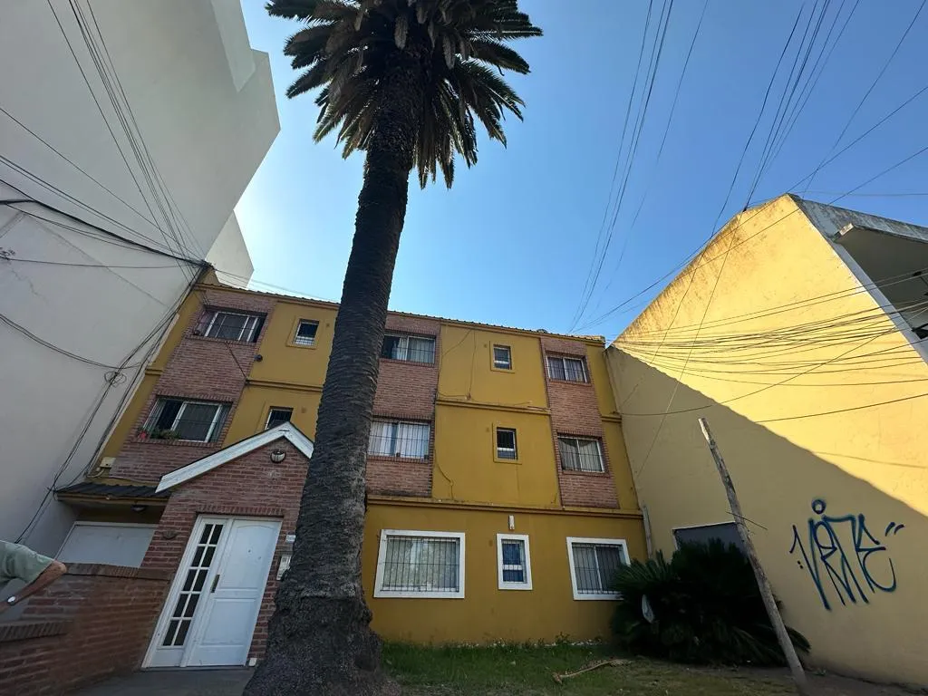 En Alquiler | Hermoso Departamento 2 Ambientes Con Cochera Descubierta En Moreno Centro Lado Norte - Sobre Rivadavia Al 300