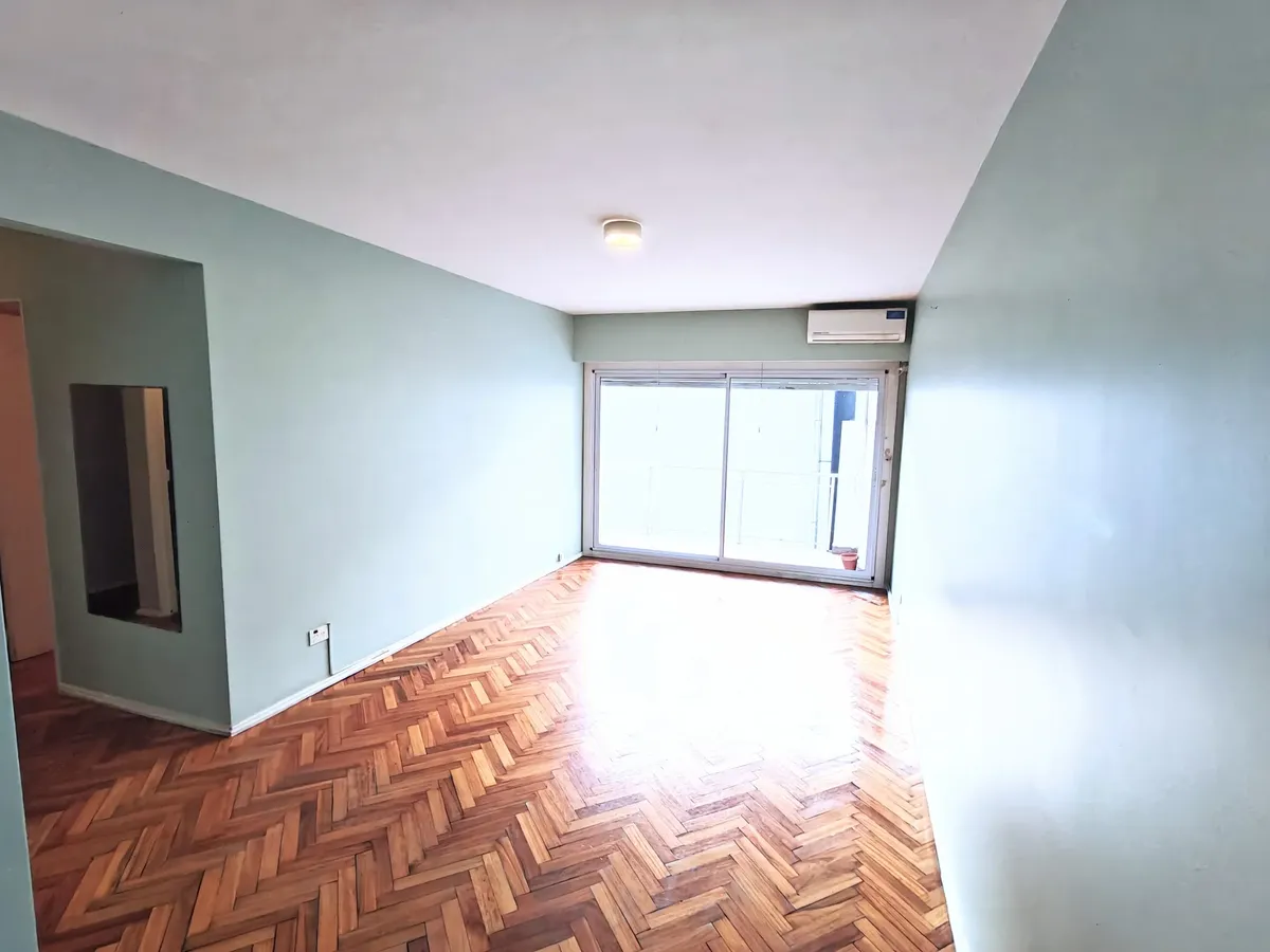 Квартира с 3 спальнями и комнатой для прислуги в Recoleta