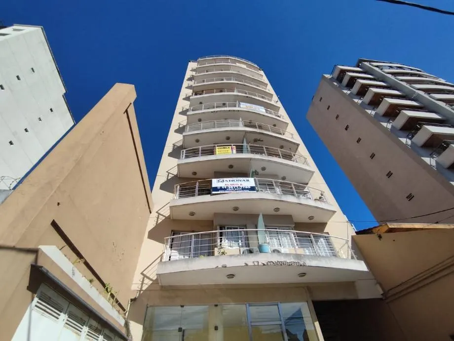 Двухкомнатная квартира с балконом в Lanús Este