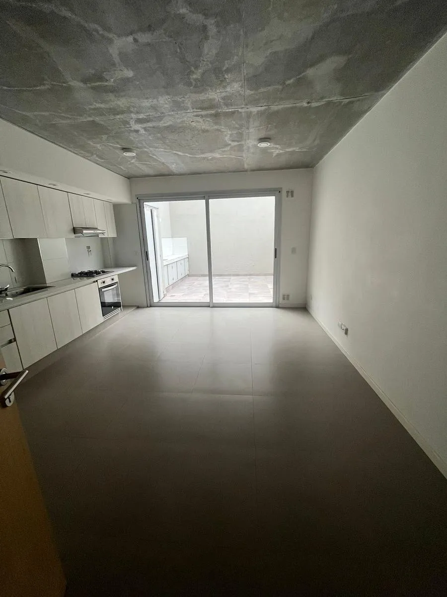 Departamento monoambiente sin amoblar con balcón terraza en Villa Pueyrredón