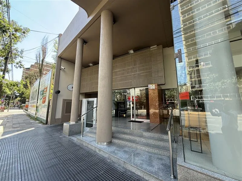 Apartamento de três ambientes com vaga de garagem em Olivos