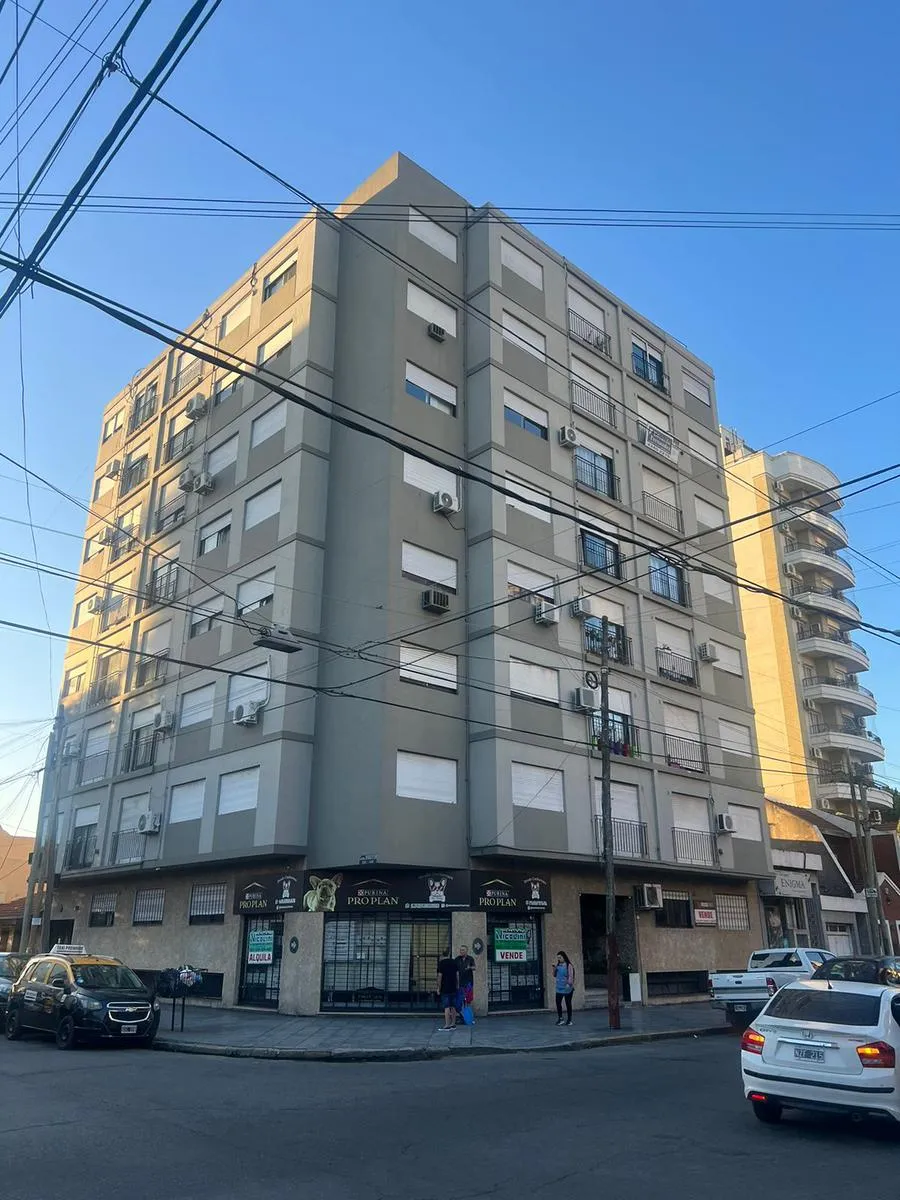 Трёхкомнатная квартира в Lanús Oeste, 2-й этаж