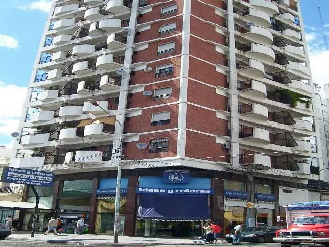 Front-facing one-bedroom apartment with balcony in Ramos Mejía Sur