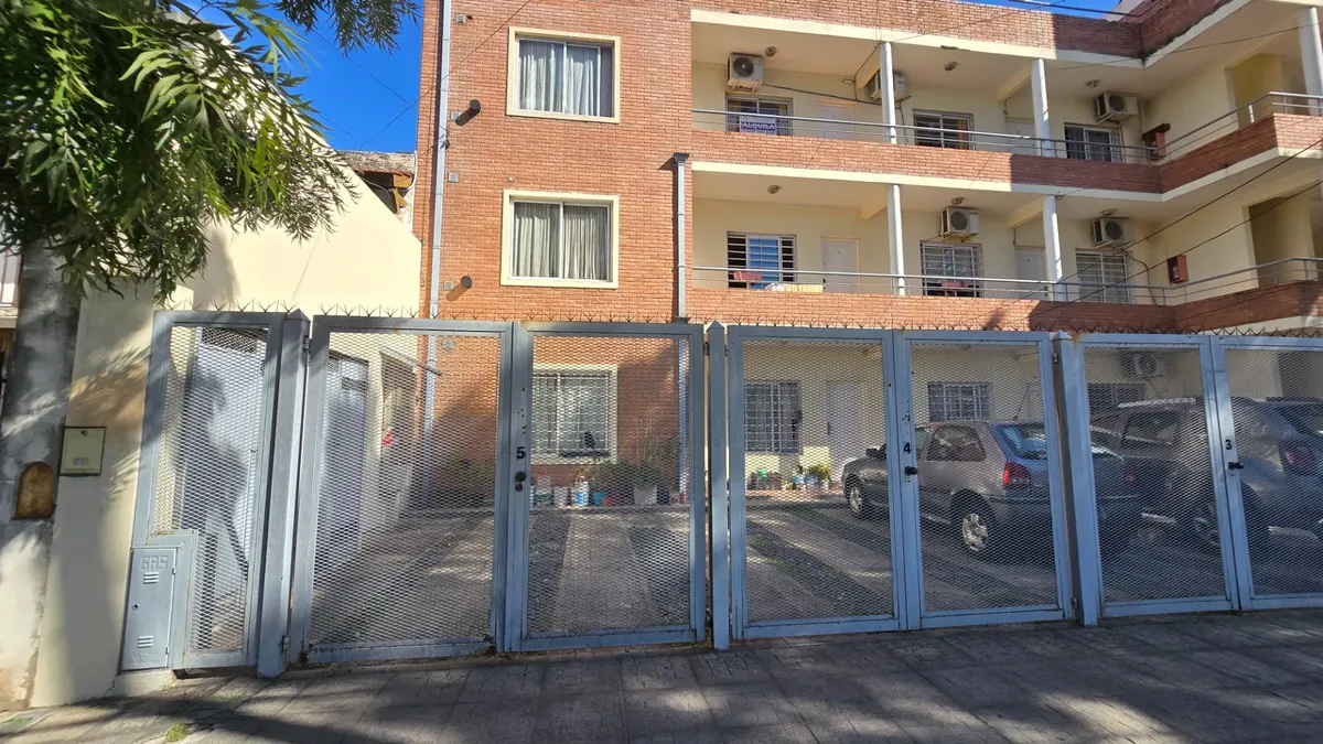 Departamento de 2 ambientes con cochera en Morón Sur