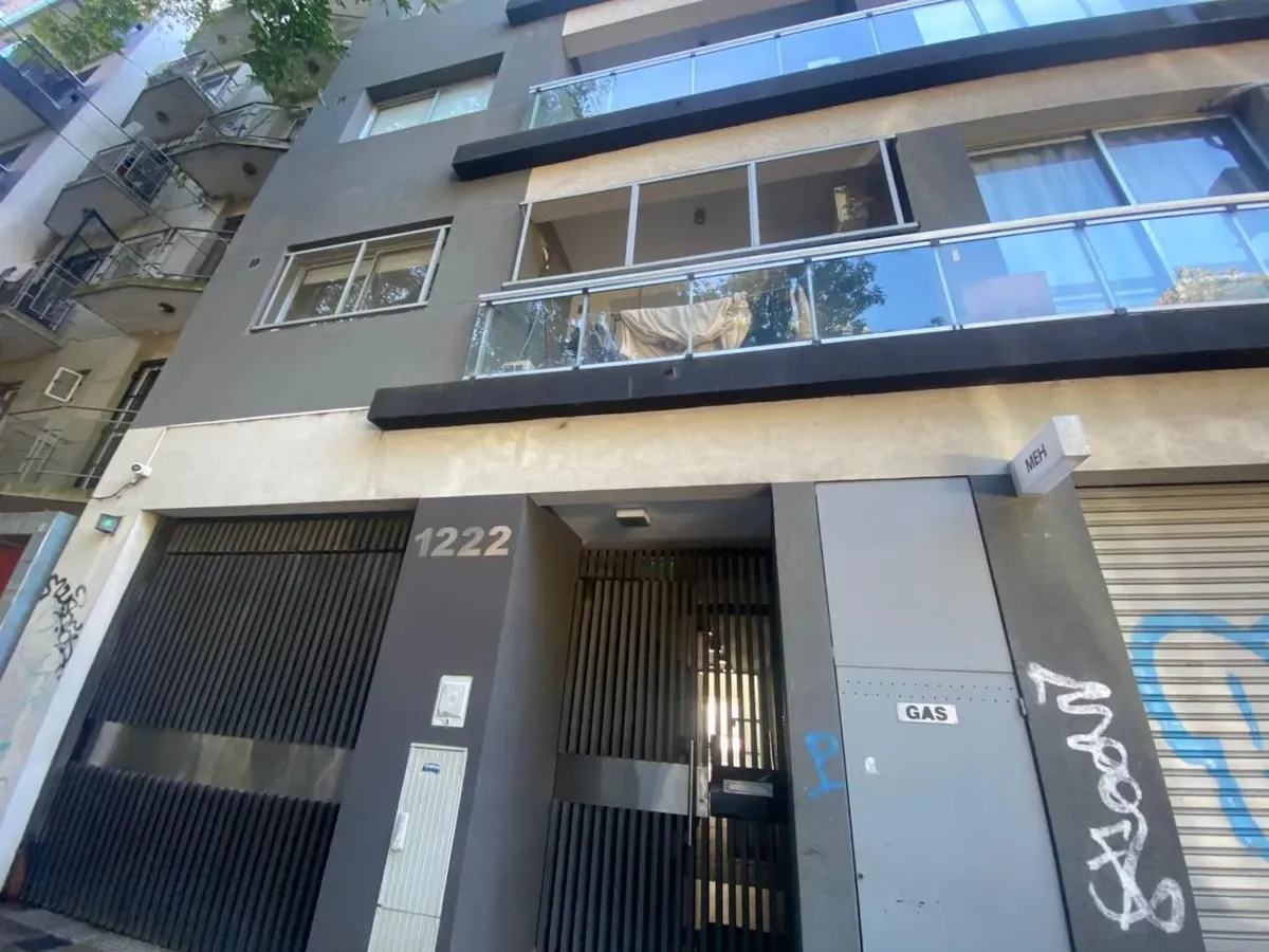 Apartamento de 2 dormitórios de frente em La Plata