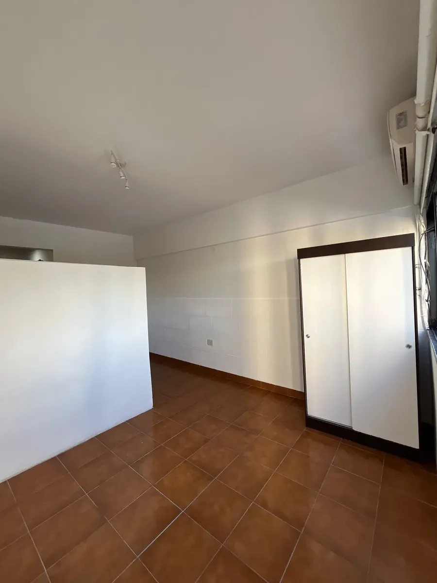 Квартира-студия с окнами во двор в Coghlan