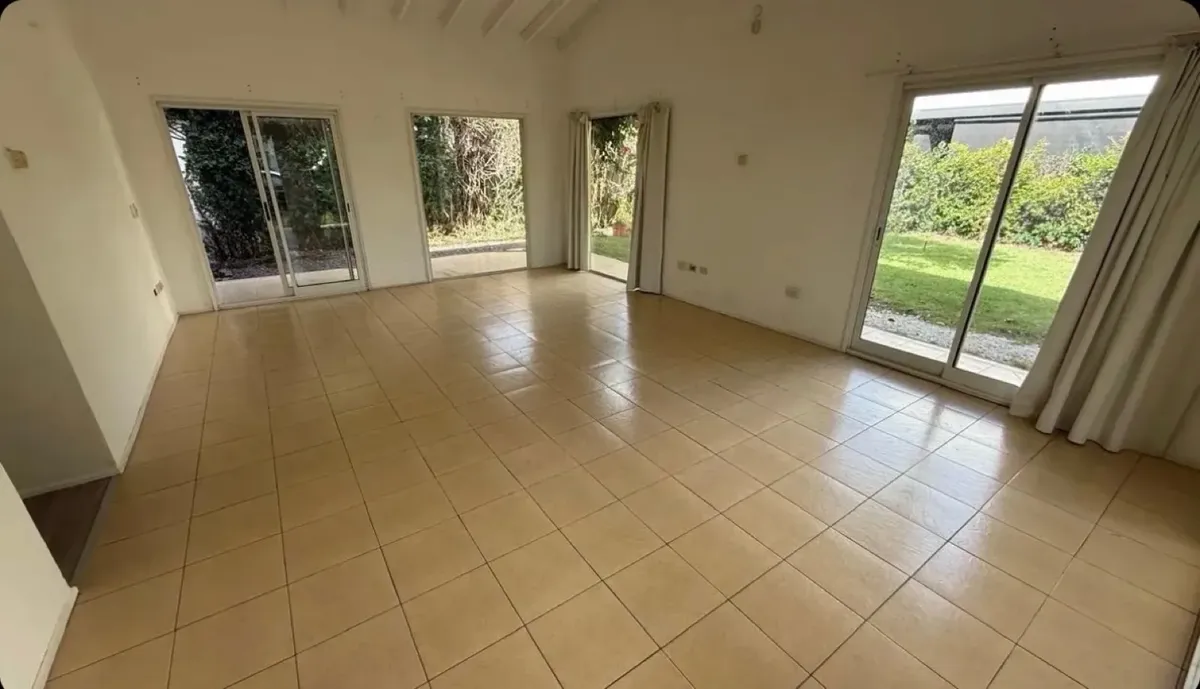 Четырёхкомнатный дом на двух этажах в Tigre, Barrio Atardecer Rincón de Milberg