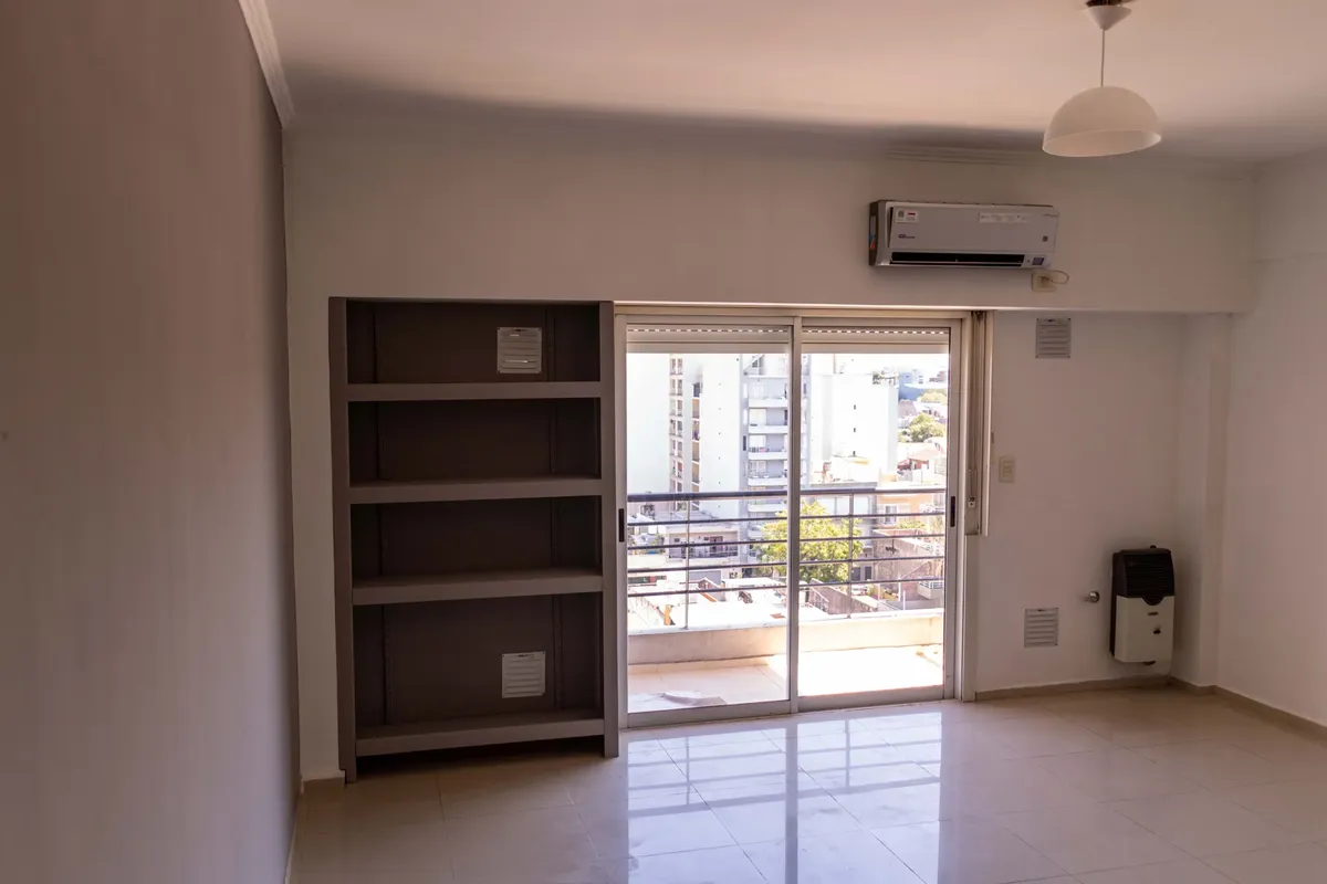 Departamento de 1 ambiente con balcón en Monte Castro