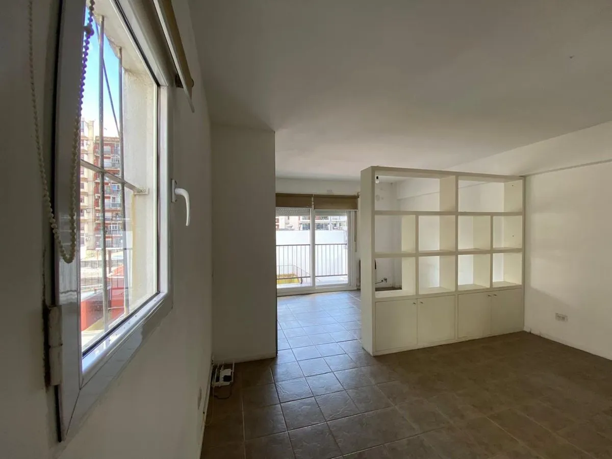 Studio apartment with balcony in Recoleta