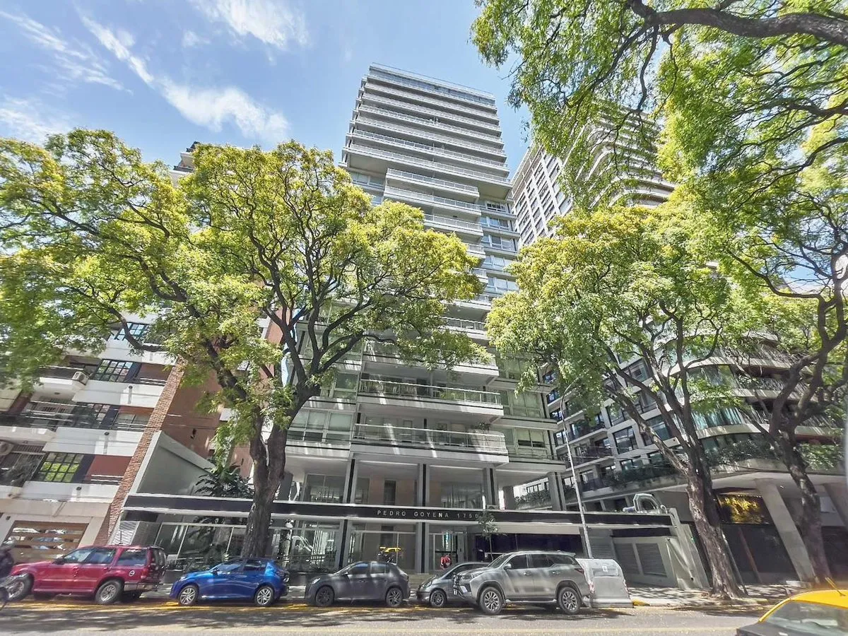 Three-bedroom apartment with two assigned parking spaces in Flores