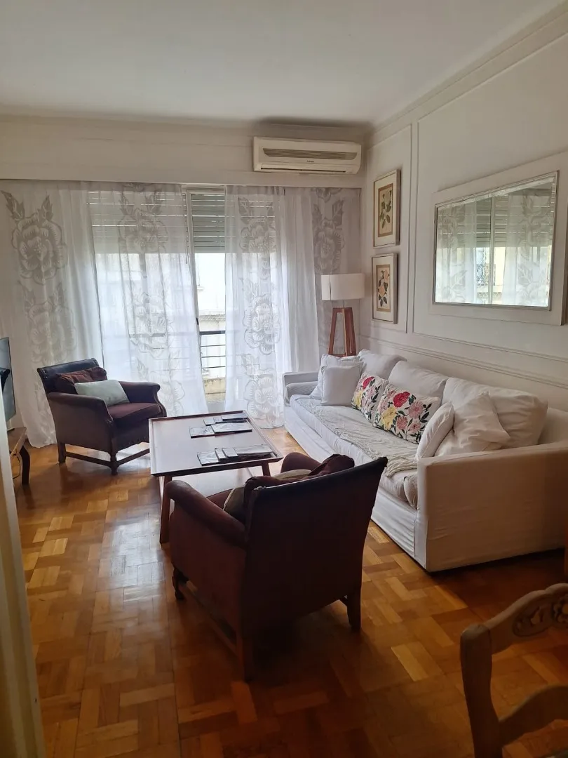 Apartamento mobiliado de quatro dormitórios em Recoleta