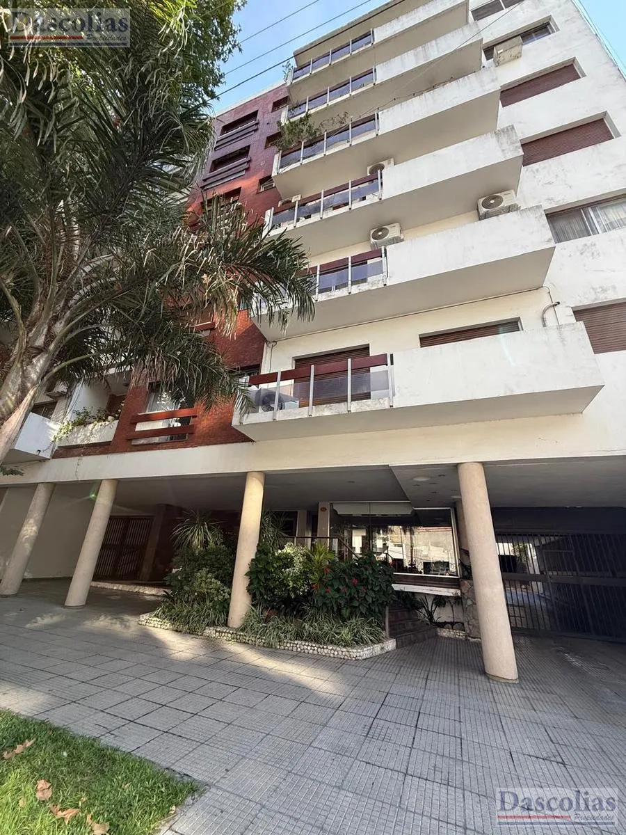 Three-room apartment with parking in Lomas de Zamora