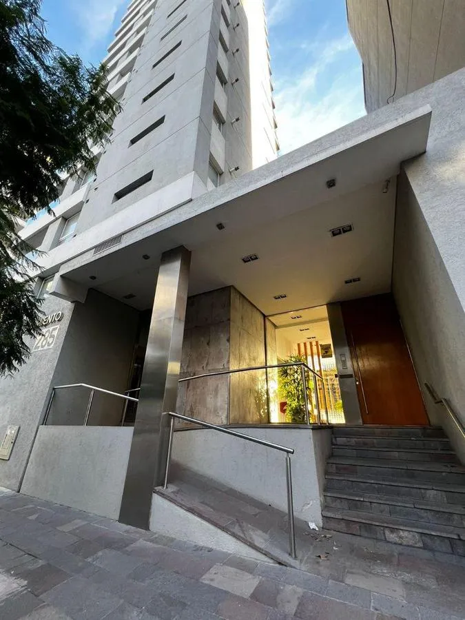 Four-room apartment with 2 parking spaces and storage room in Lomas de Zamora