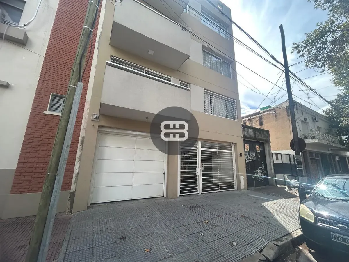 Apartamento de 2 ambientes com varanda em Villa Ballester