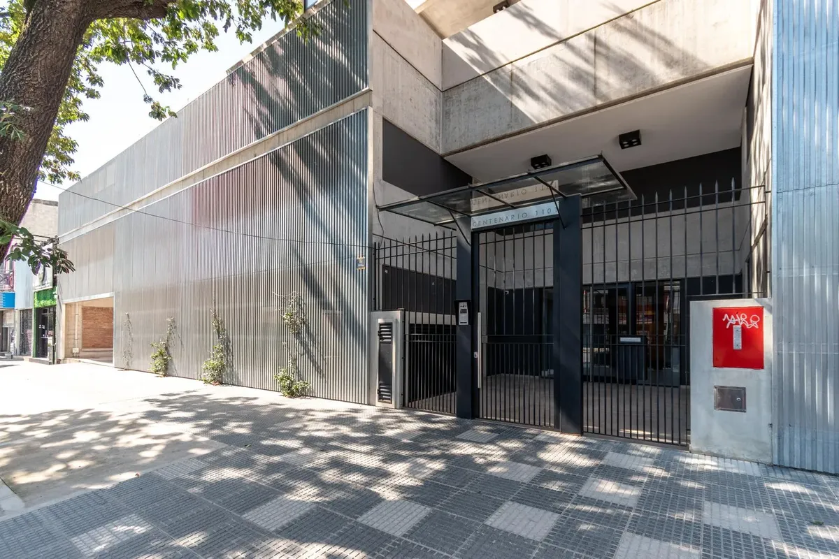 Departamento de 2 dormitorios con gran patio en San Isidro