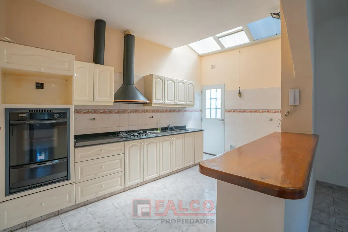 Ground-floor three-room PH with private entrance on Av. San Pedrito in Flores