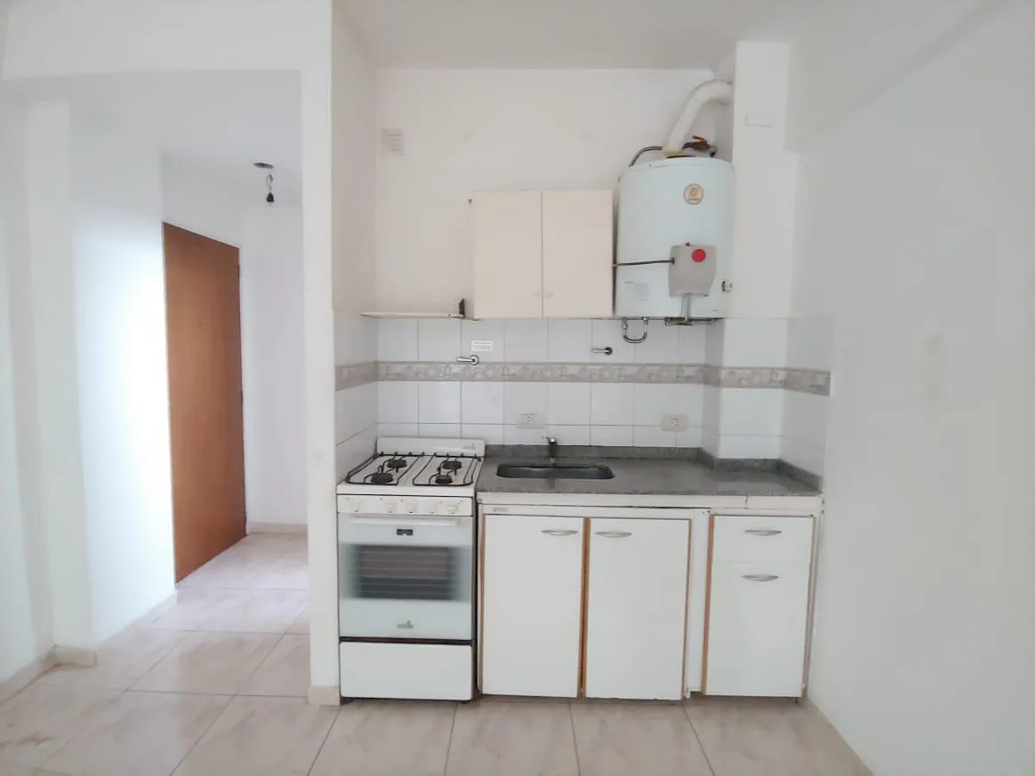 Departamento monoambiente al frente con balcón en Villa Pueyrredón