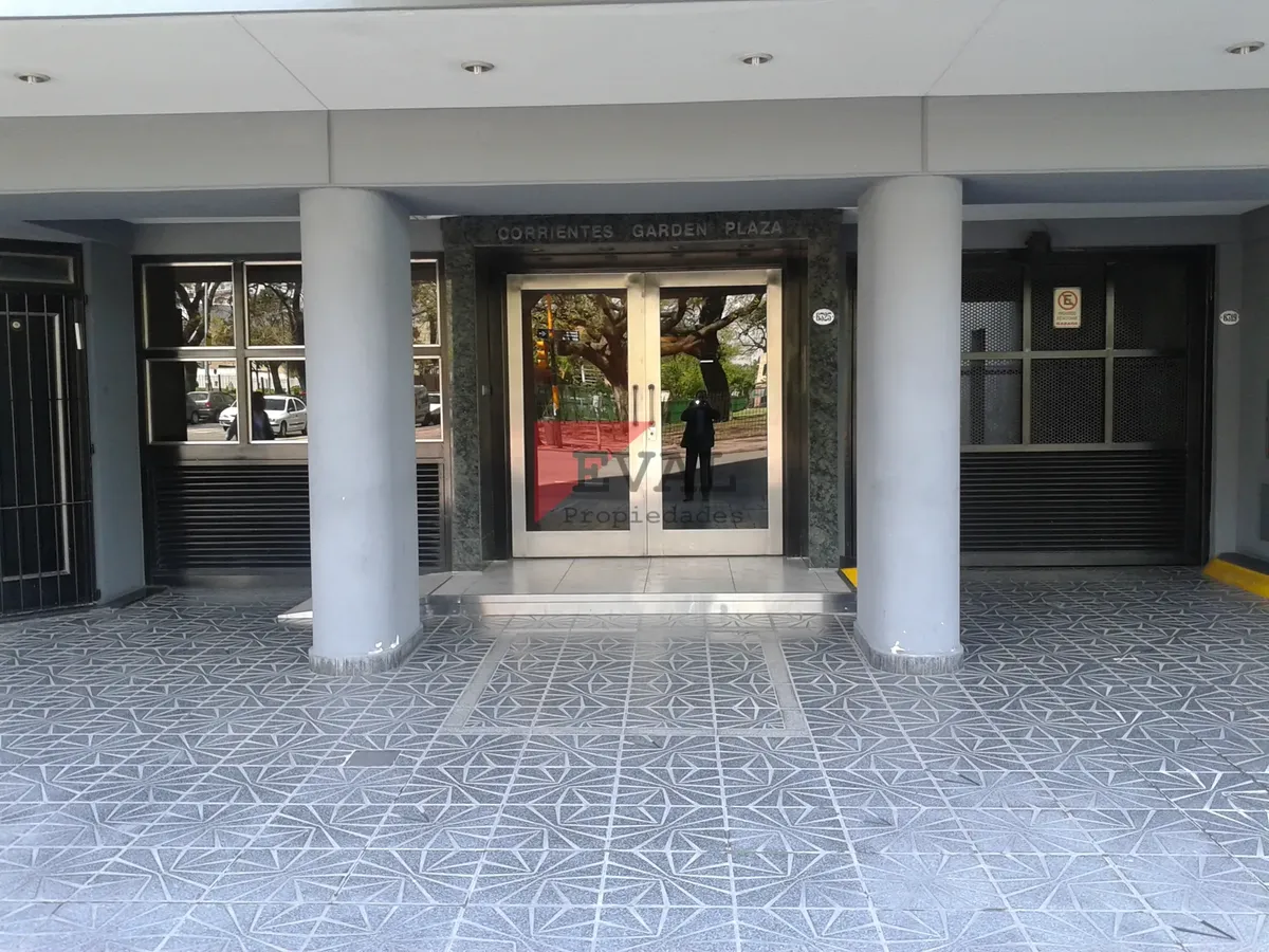 Kitnet com varanda de frente em Chacarita