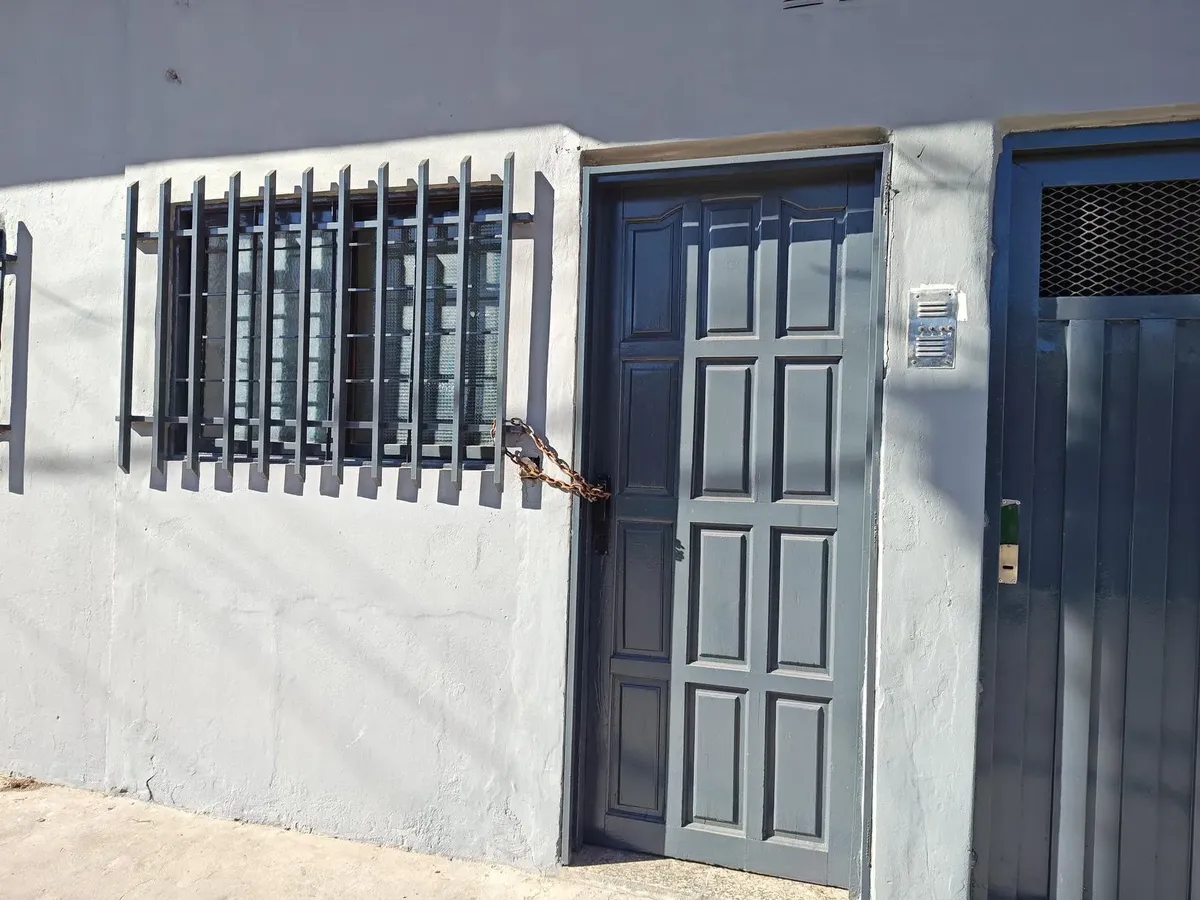 Front-facing two-room apartment with private entrance in Gregorio De Laferrere