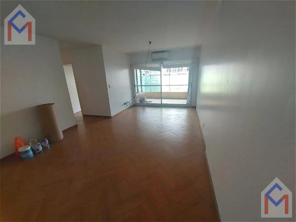 Apartamento de dois quartos em Martínez, primeiro andar de fundos (contrafrente)