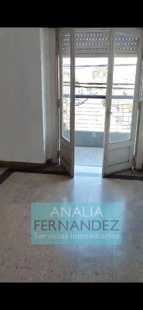 Four-room apartment in Caseros