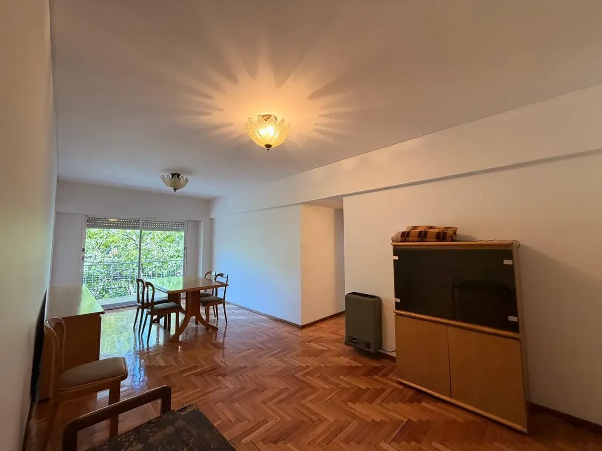 Apartamento de três ambientes com dependência em Caballito
