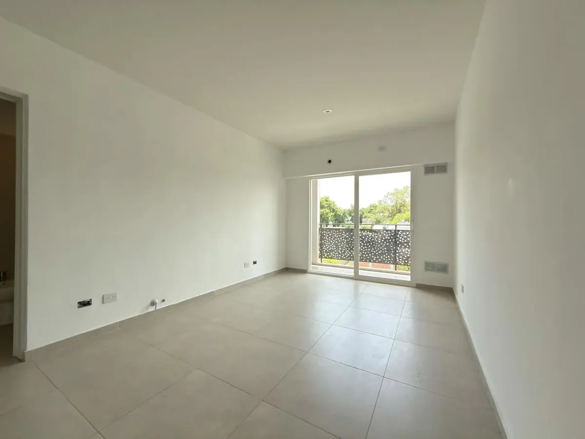 Two-room apartment with balcony and covered parking in General San Martín