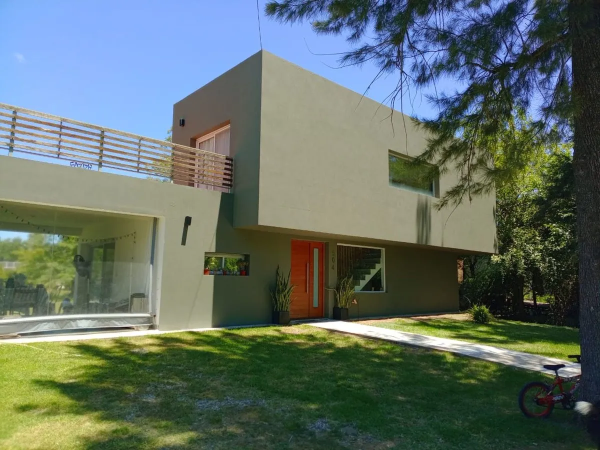 Three-bedroom house with pool in 1300 m² lot, Buenos Aires