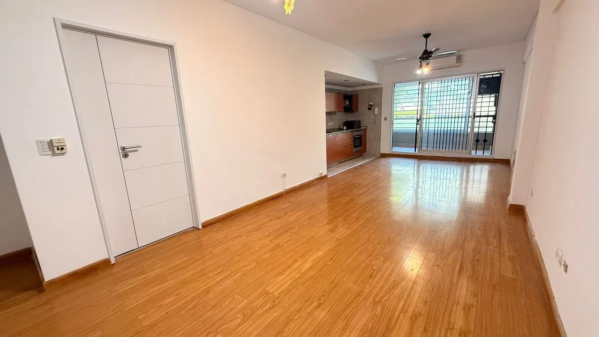 Departamento de 2 ambientes con patio y balcón al frente en Villa Pueyrredón