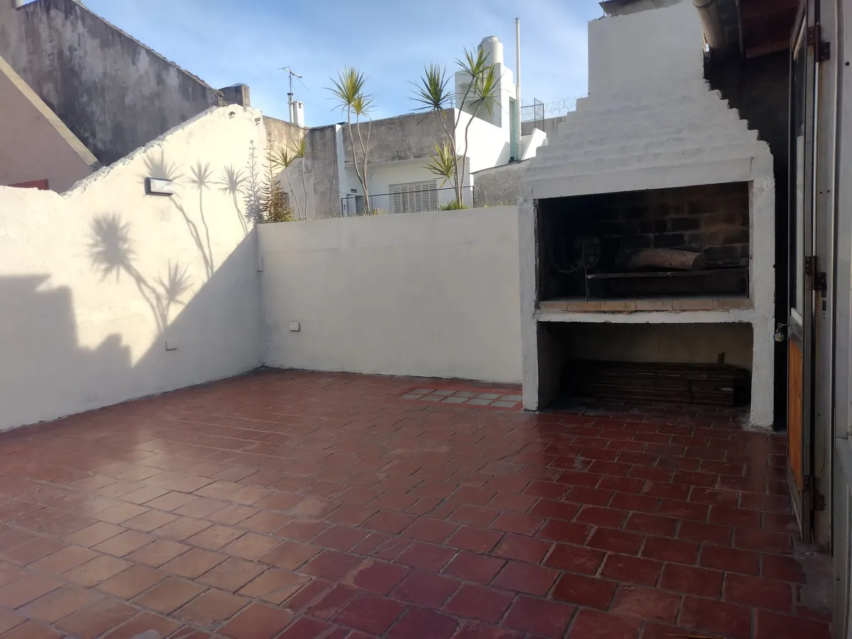 PH de 3 ambientes con patio cubierto en Parque Chacabuco