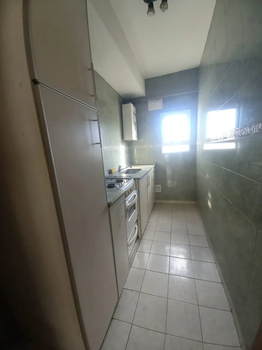 Departamento de 3 ambientes en 1° piso con balcón al frente en San Justo