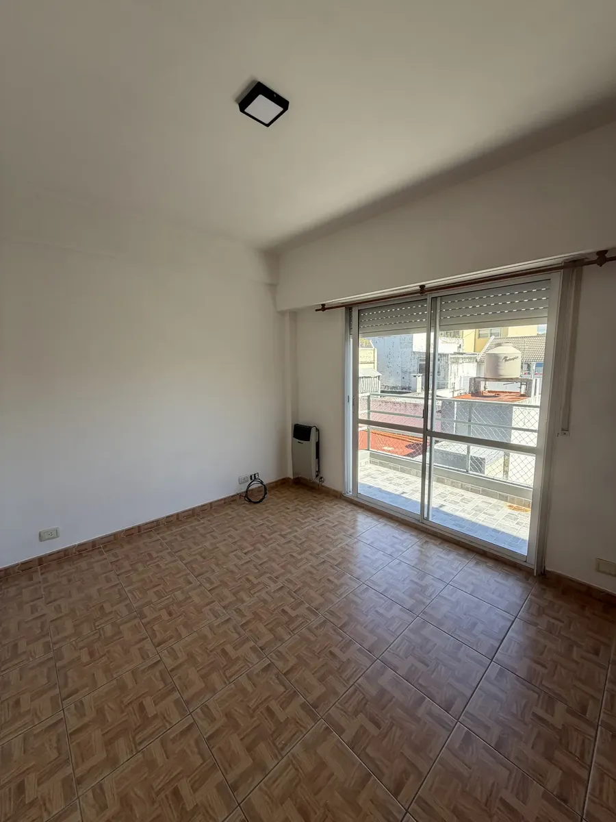 Двухкомнатная квартира с балконом в Villa Devoto