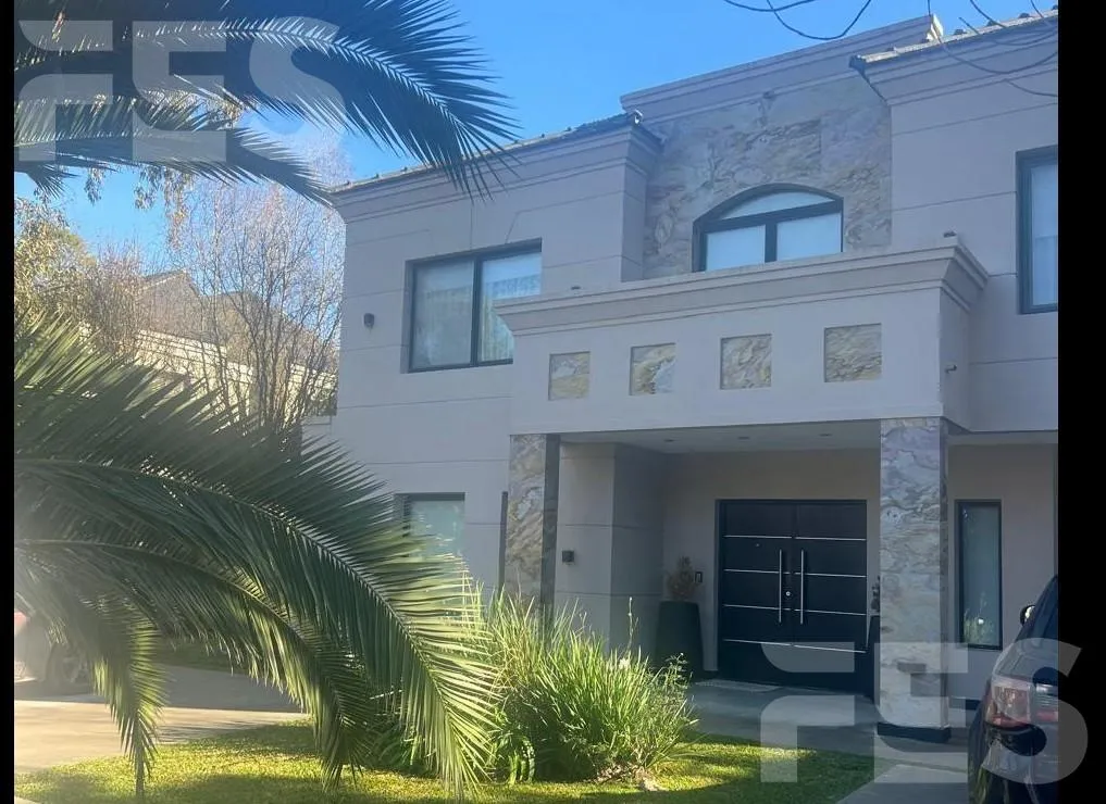 Casa de 6 ambientes con piscina en Esteban Echeverría