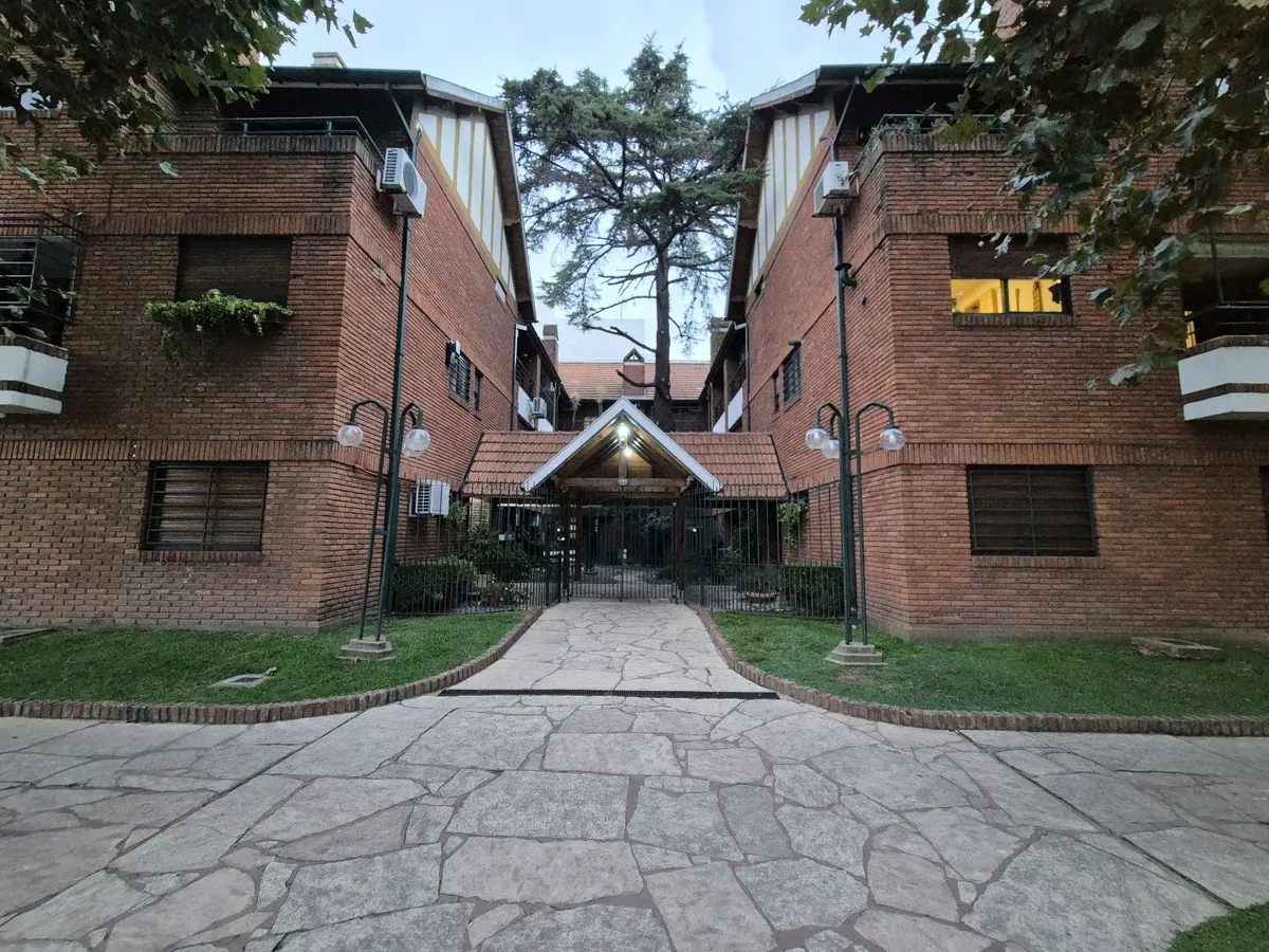 Apartamento de dois ambientes em térreo no centro de Banfield Este, Lomas de Zamora