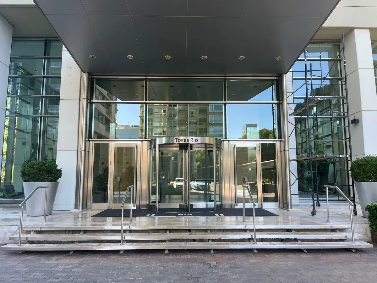 Apartamento de três ambientes sem mobília em Puerto Madero