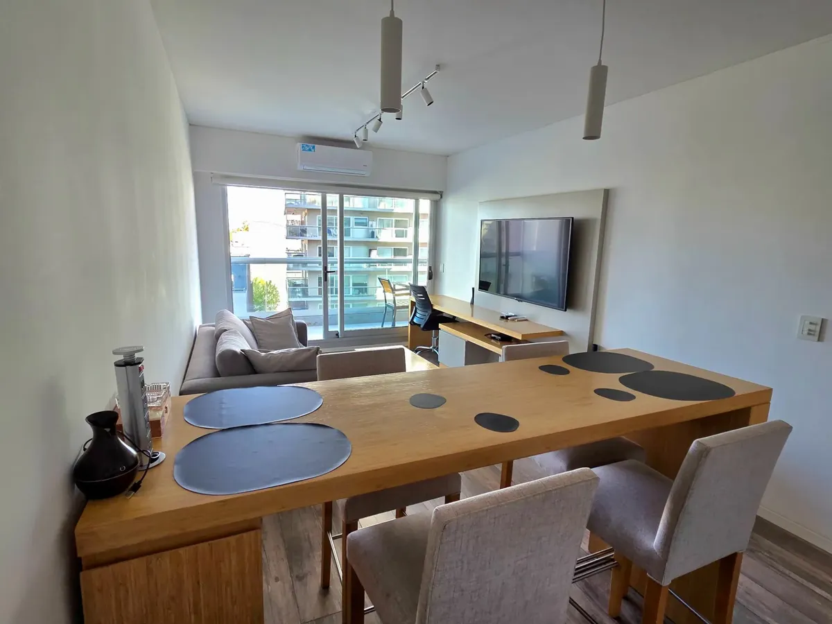 Apartamento de dois ambientes mobiliado em Olivos