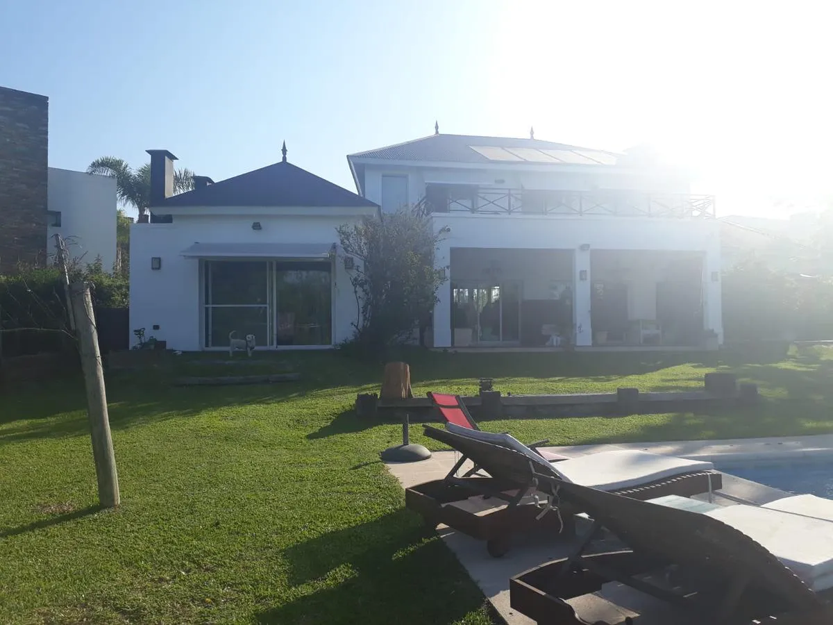 Four-bedroom house in Los Castores, Nordelta