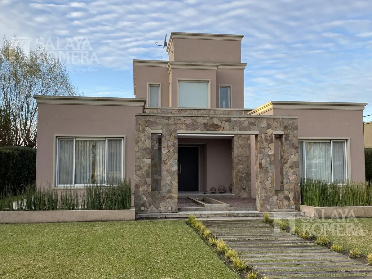Four-bedroom apartment house in Isla Santa Monica, Tigre