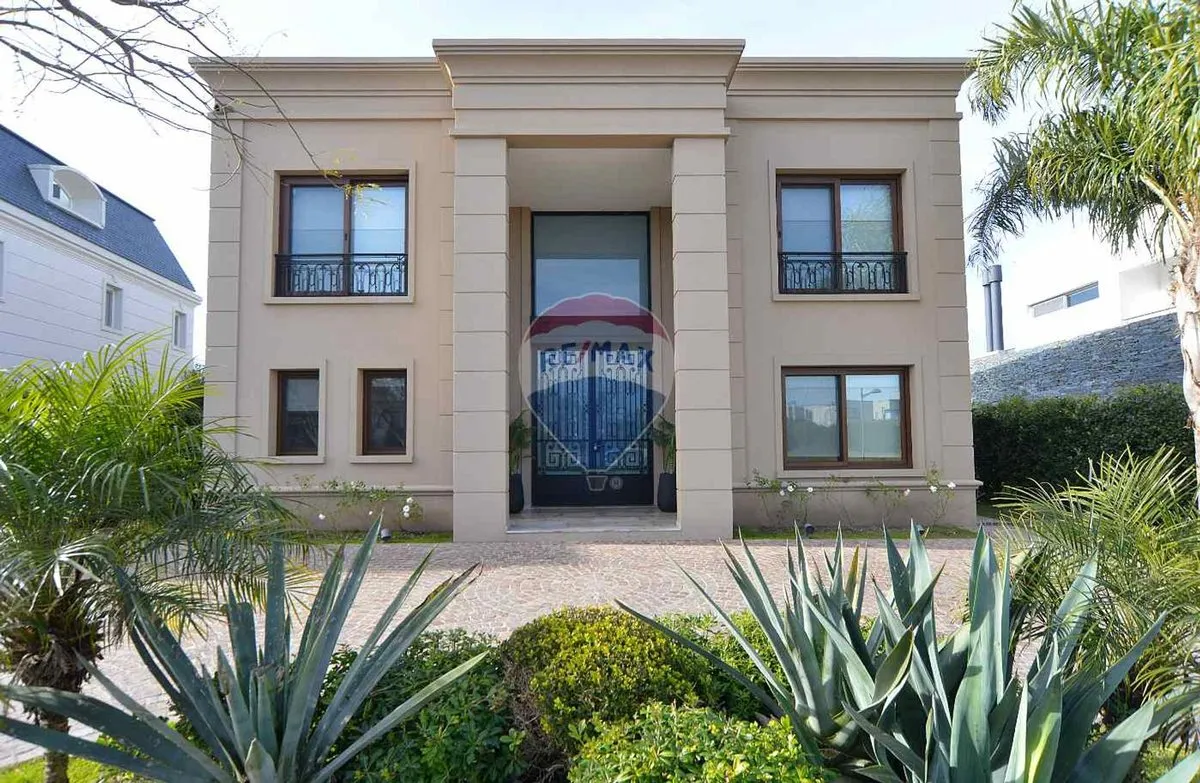 Casa de 4 dormitórios com piscina em Nuevo Quilmes