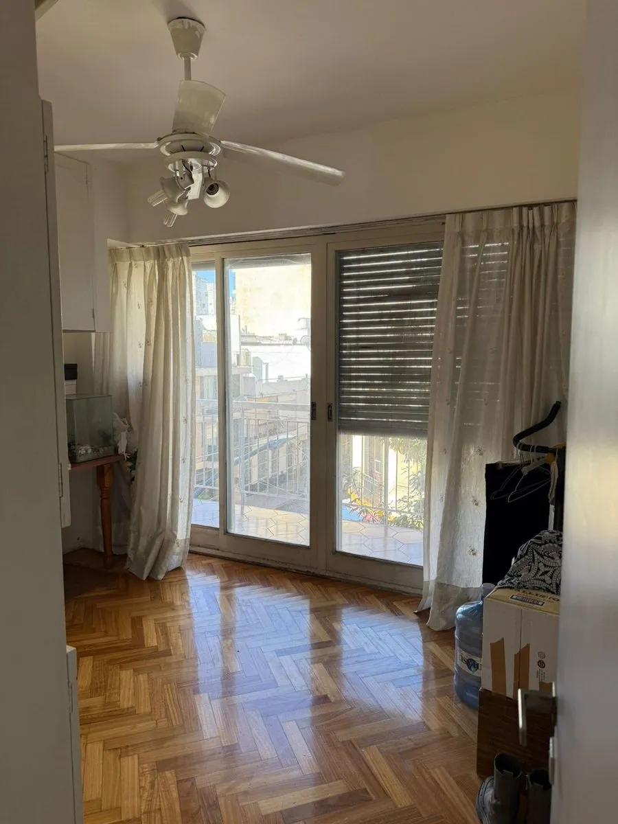 Apartamento de quatro ambientes em Floresta