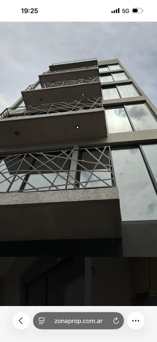 Departamento de 2 ambientes con balcón al frente en Lanús