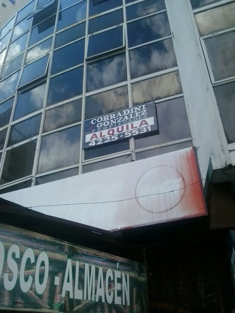 Студия в Avellaneda на 1-м этаже, окна на улицу, под офис или кабинет