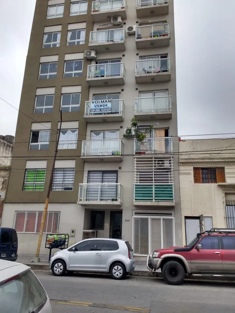 Monoambiente con balcón francés en Avellaneda