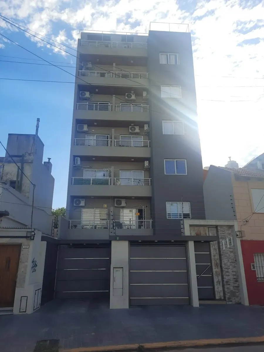 Квартира с 1 спальней, балконом и окнами на улицу в Tres de Febrero